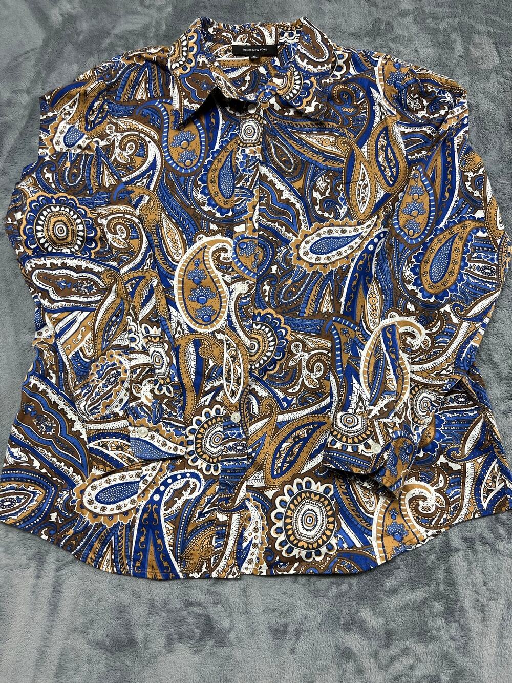 Jones, New York women’s paisley print button down tailored fit shirt.